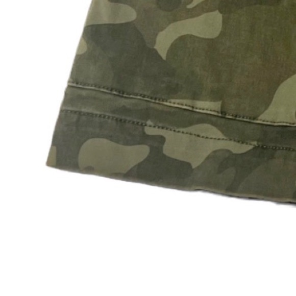 Hollister California Ultra High-Rise Mom Short Stretch Camo 3”  Women’s Size S - Picture 11 of 11